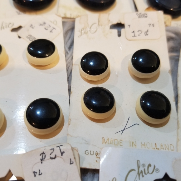 Vintage Buttons - Picture 9 of 13